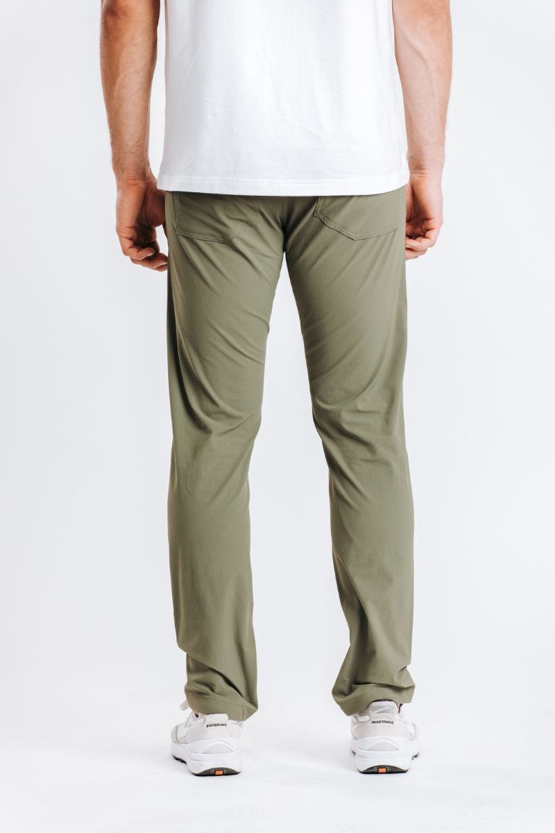 H&W:Colt is 6’3” 195 lbs wearing 32#color_olive