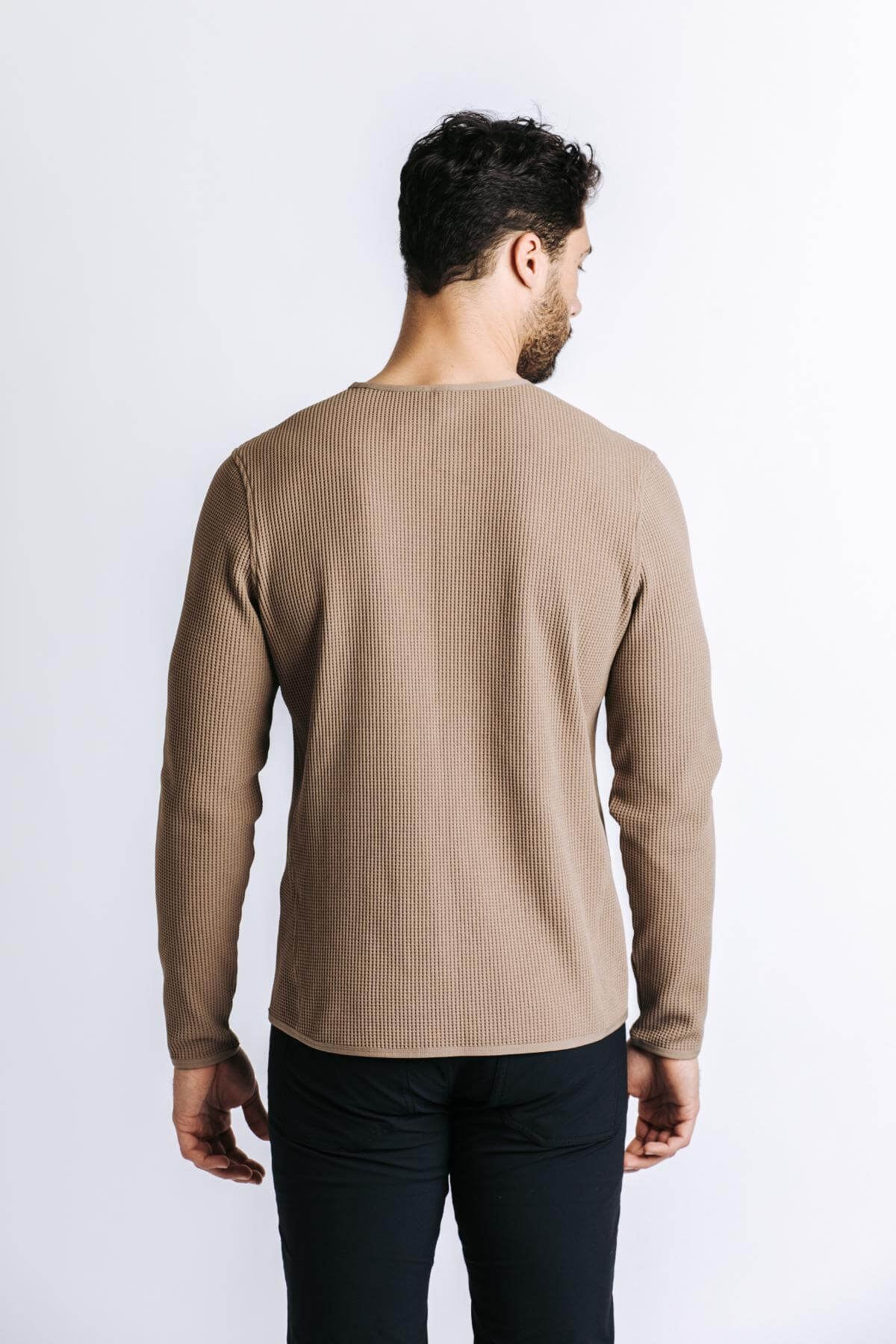 H&W:Colt is 6'3" 195 lbs wearing size M#color_sand