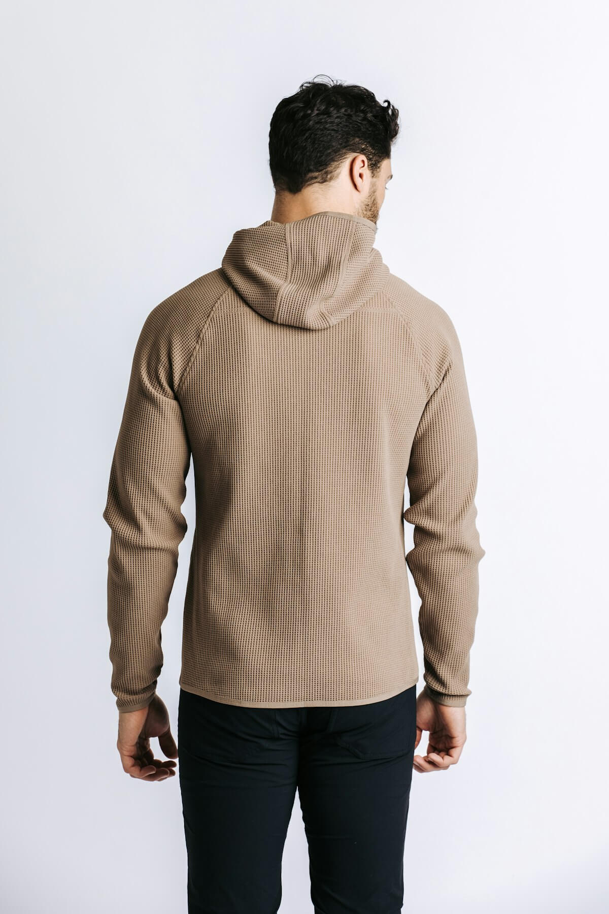 H&W:Colt is 6'3" 195 lbs wearing size M#color_sand