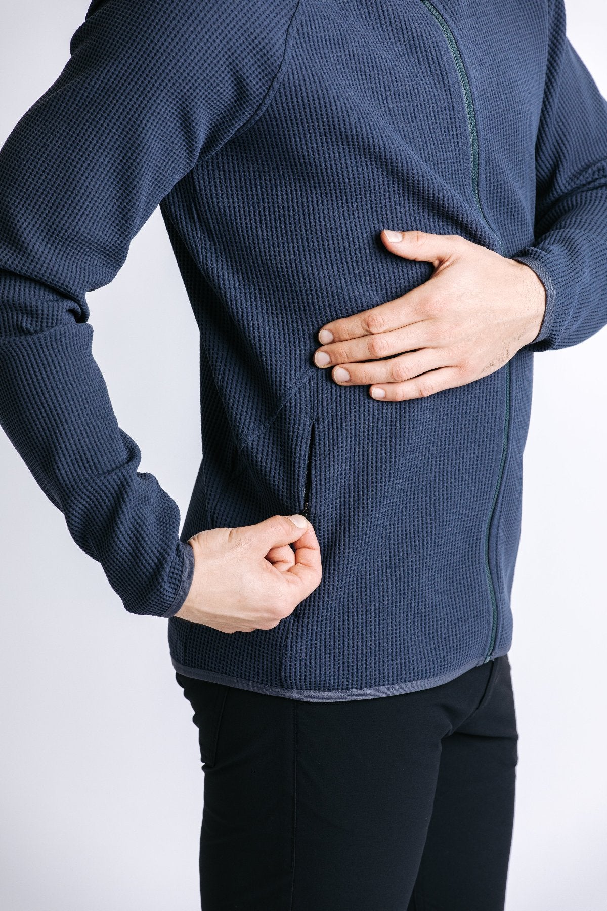 H&W:Colt is 6'3" 195 lbs wearing size M#color_blue grey