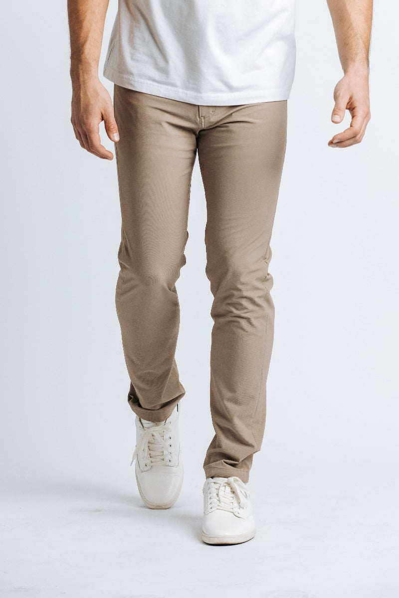 H&W: Colt is 6'3" 195 lbs wearing size 32