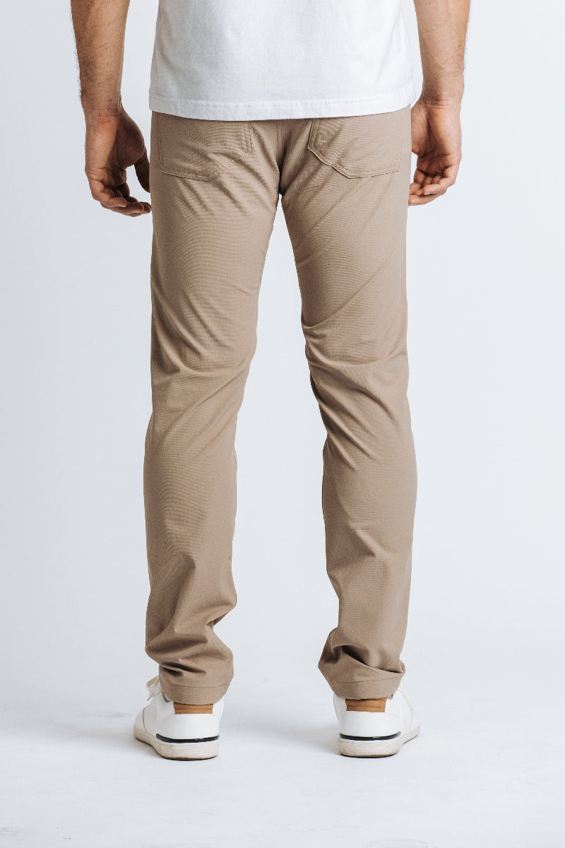 H&W: Colt is 6'3" 195 lbs wearing size 32