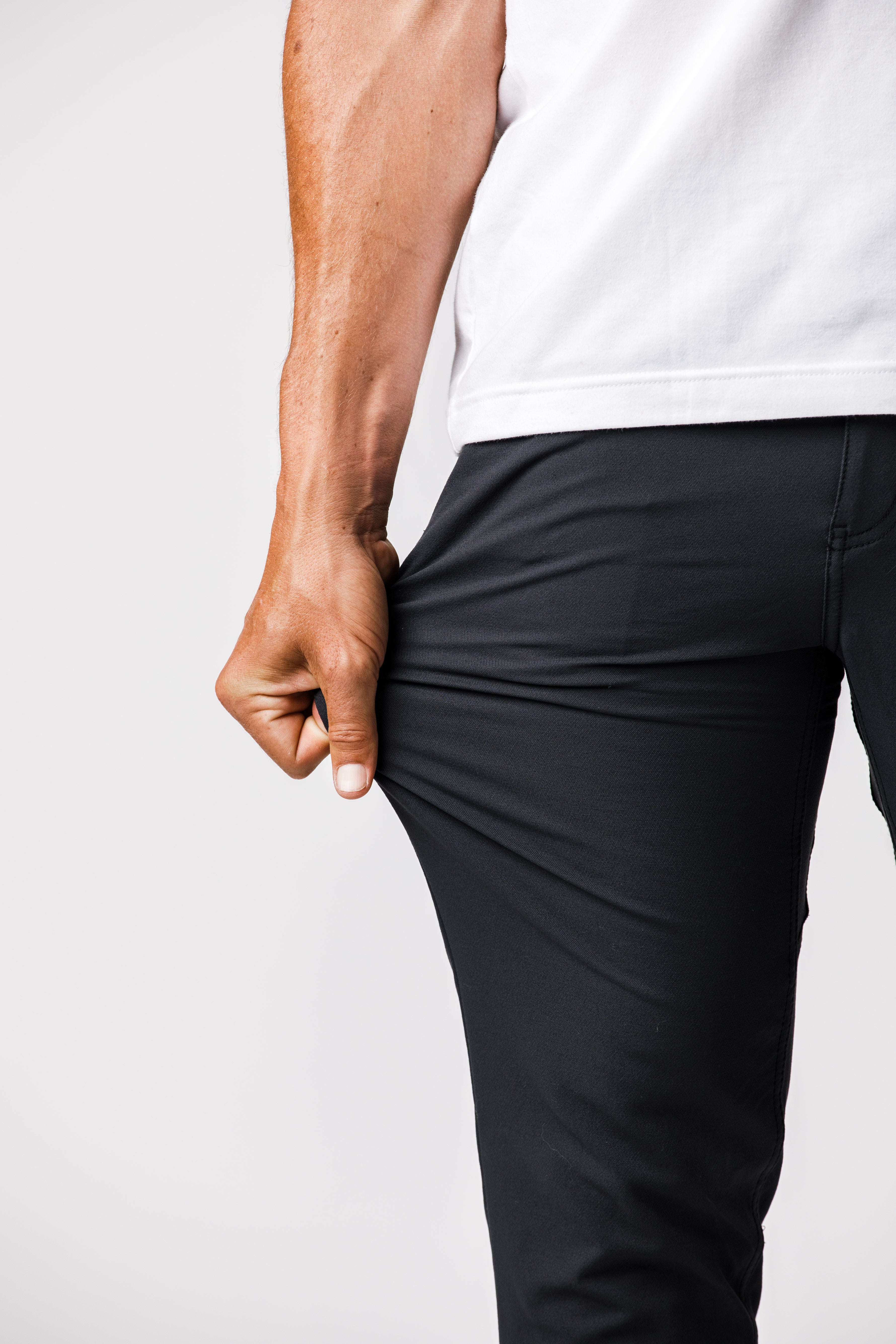 H&W: Weston is 6' / 180lbs. wearing size 32#color_black