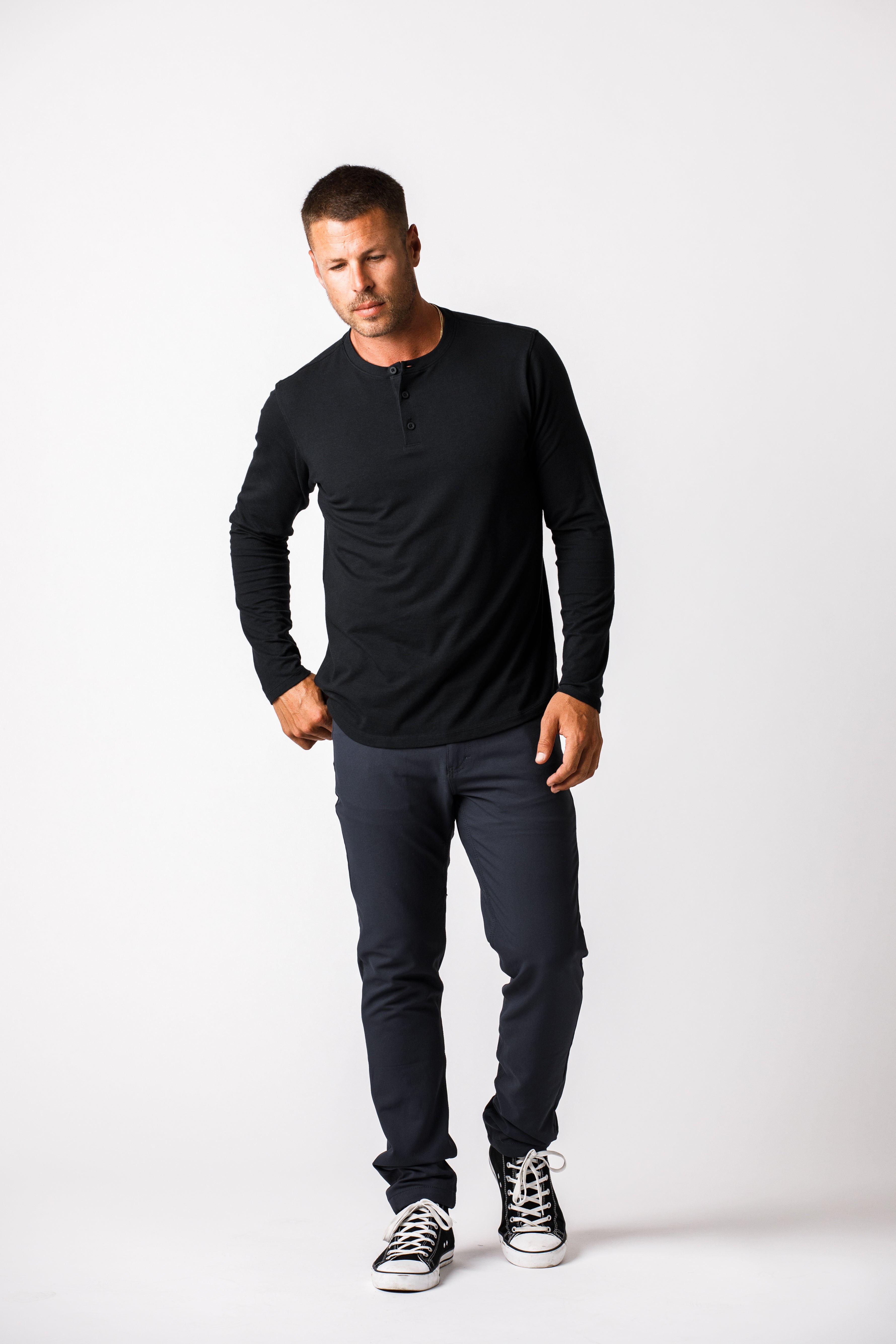 H&W: Gabe is 6’ 185lbs. wearing size Medium#color_black