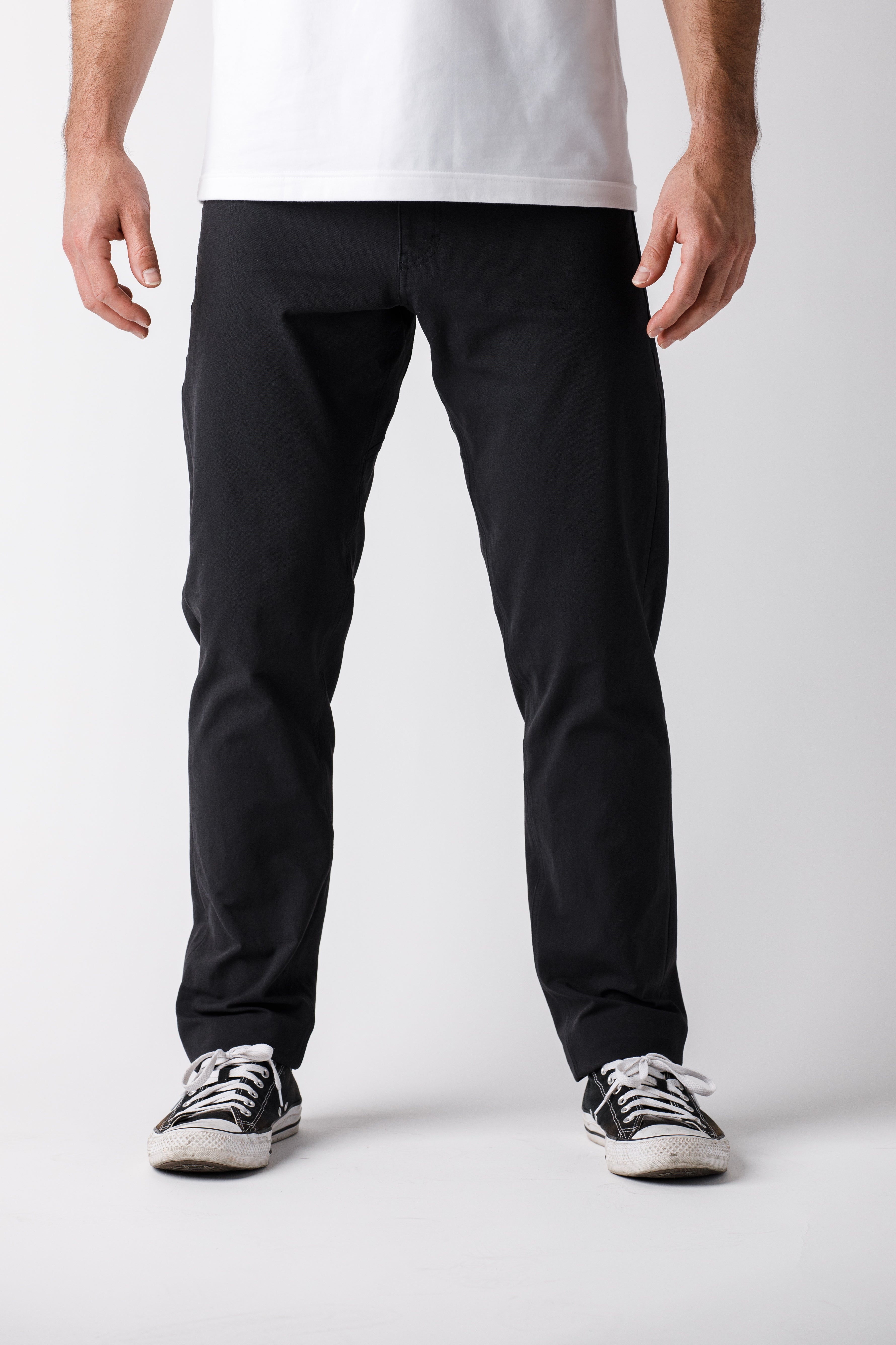 H&W: Weston is 6' / 180lbs. wearing size 32#color_black
