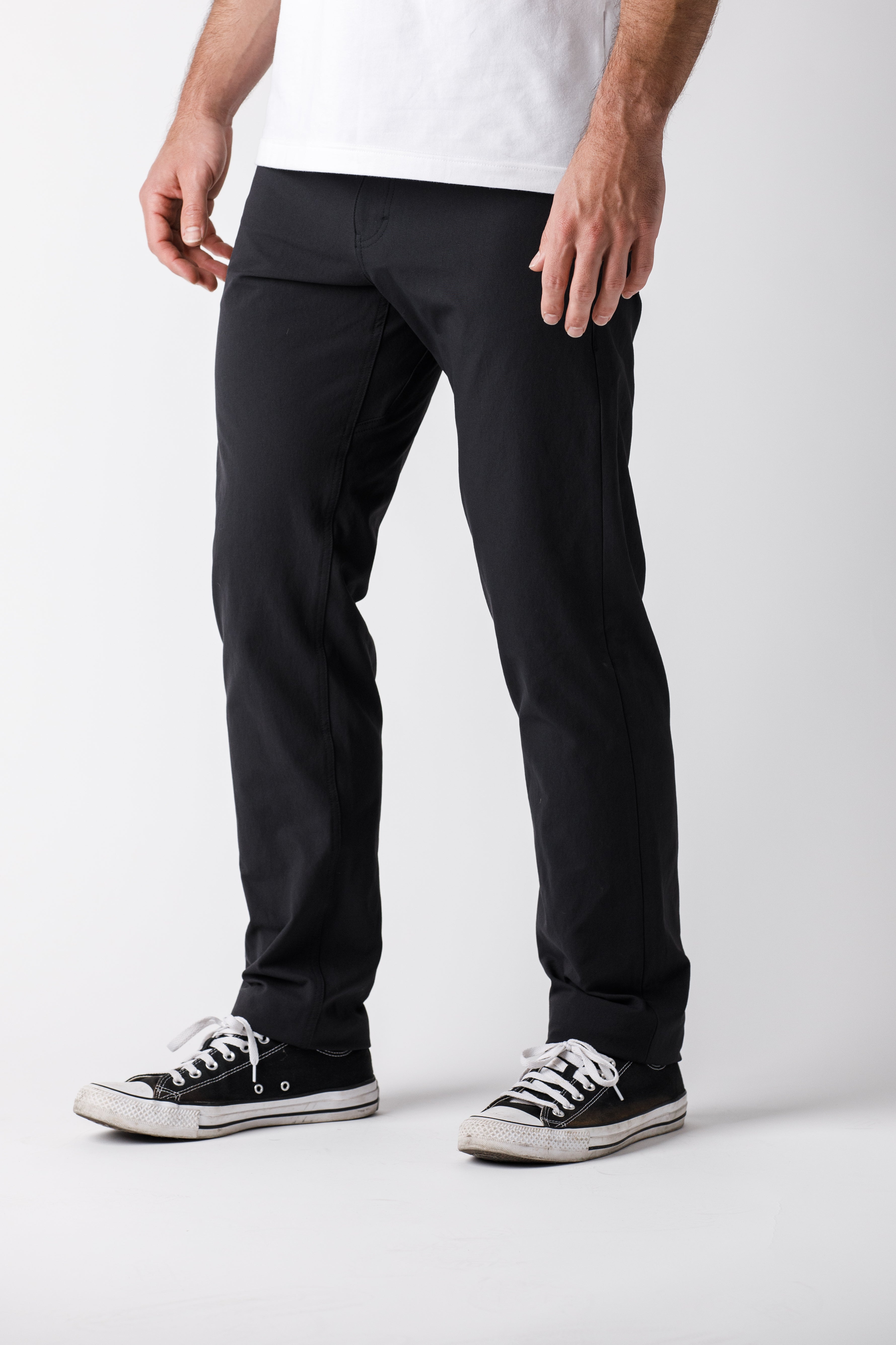 H&W: Weston is 6' / 180lbs. wearing size 32#color_black