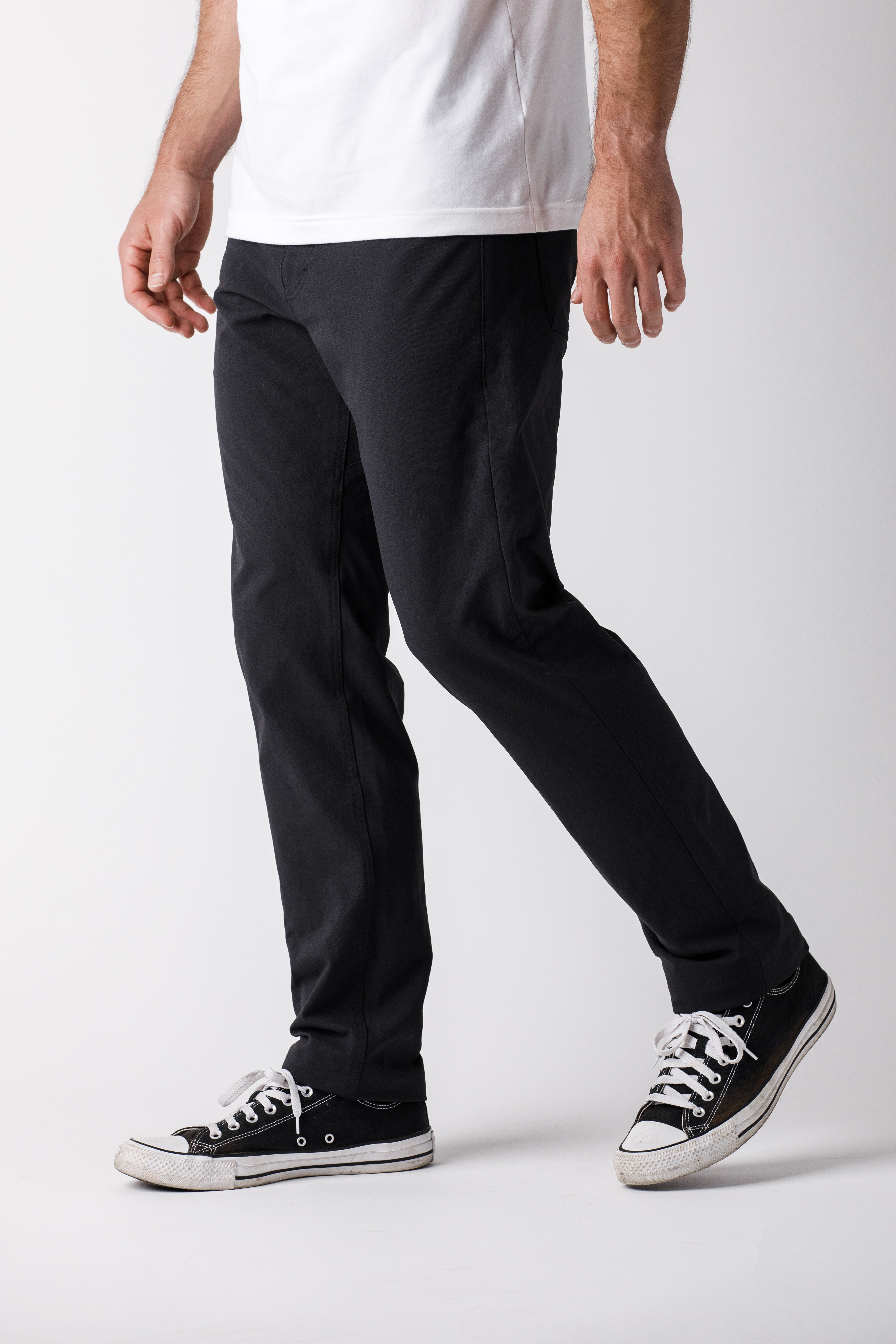 H&W: Weston is 6' / 180lbs. wearing size 32#color_black