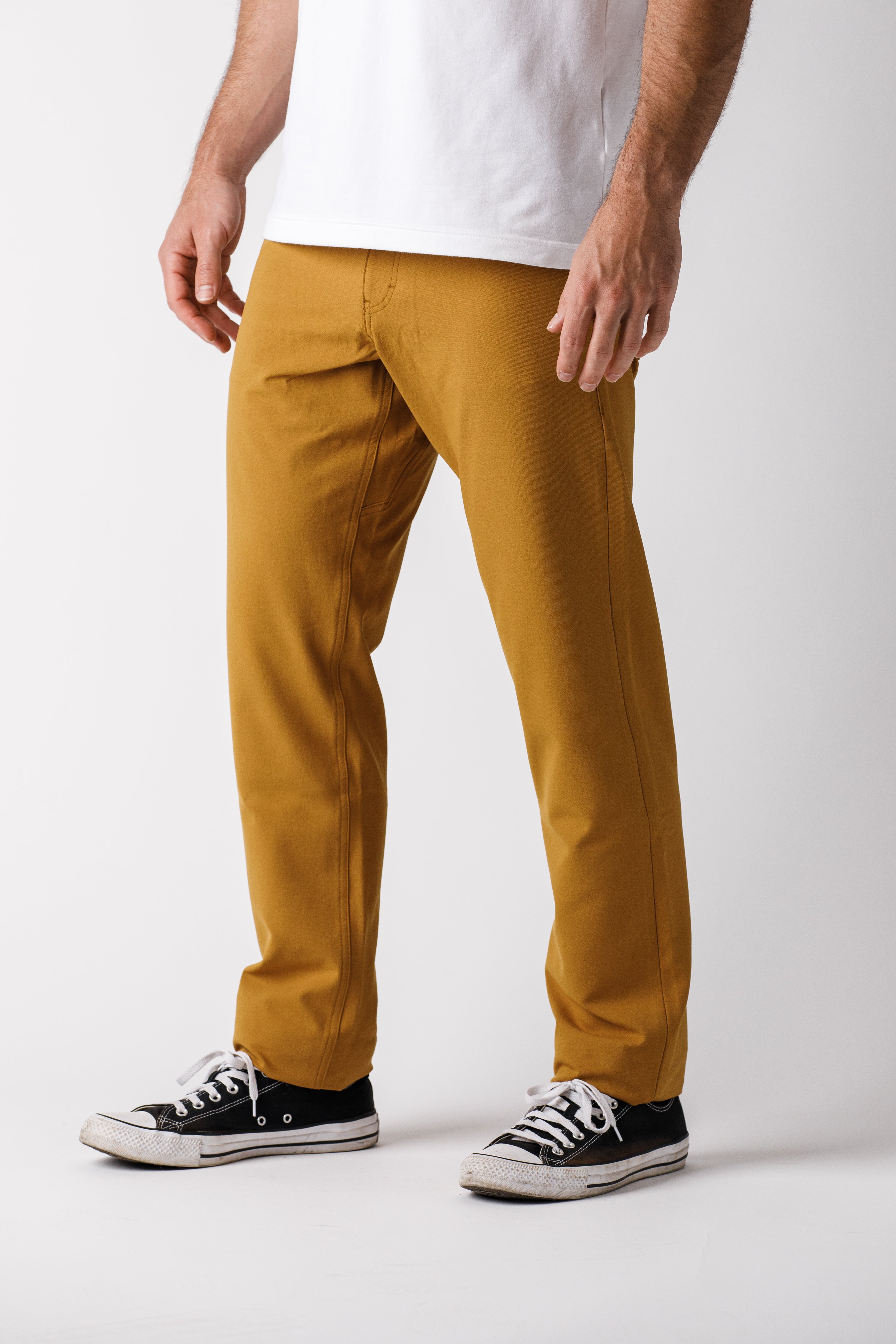 H&W: Weston is 6' / 180lbs. wearing size 32#color_canyon