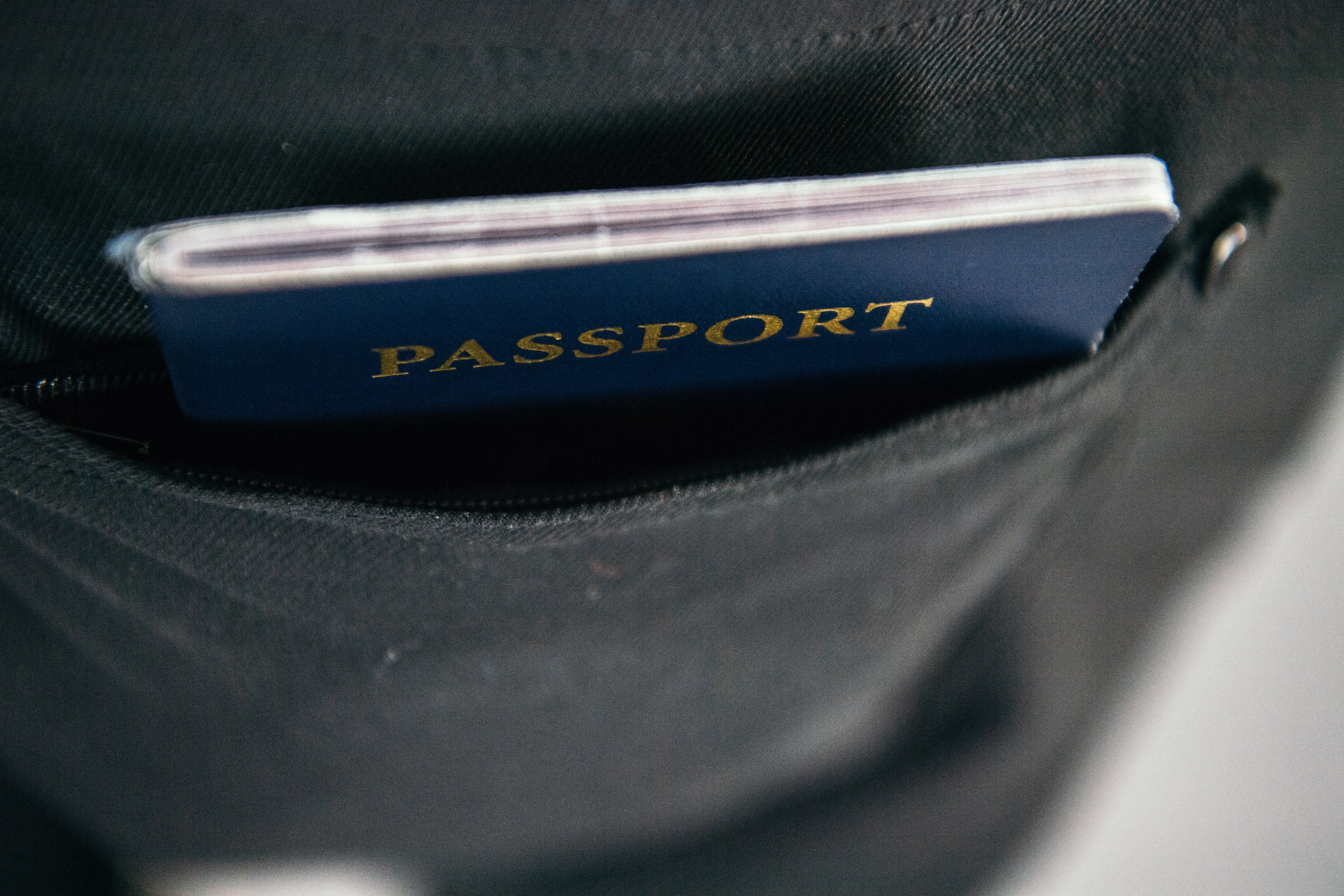 Zippered  pocket men's pants