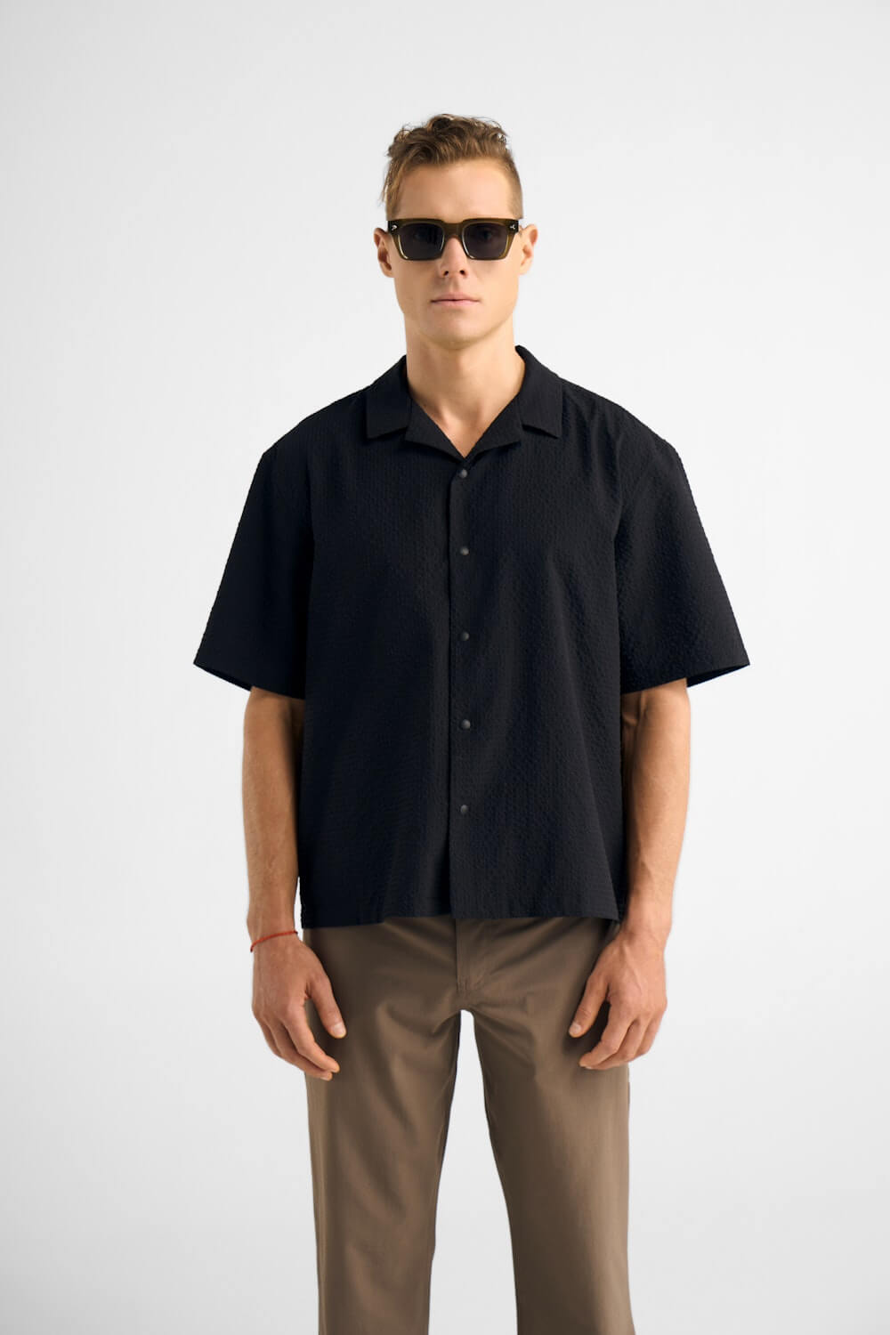 H&W:Liam is 6'1 / 175lbs wearing size L#color_black gingham