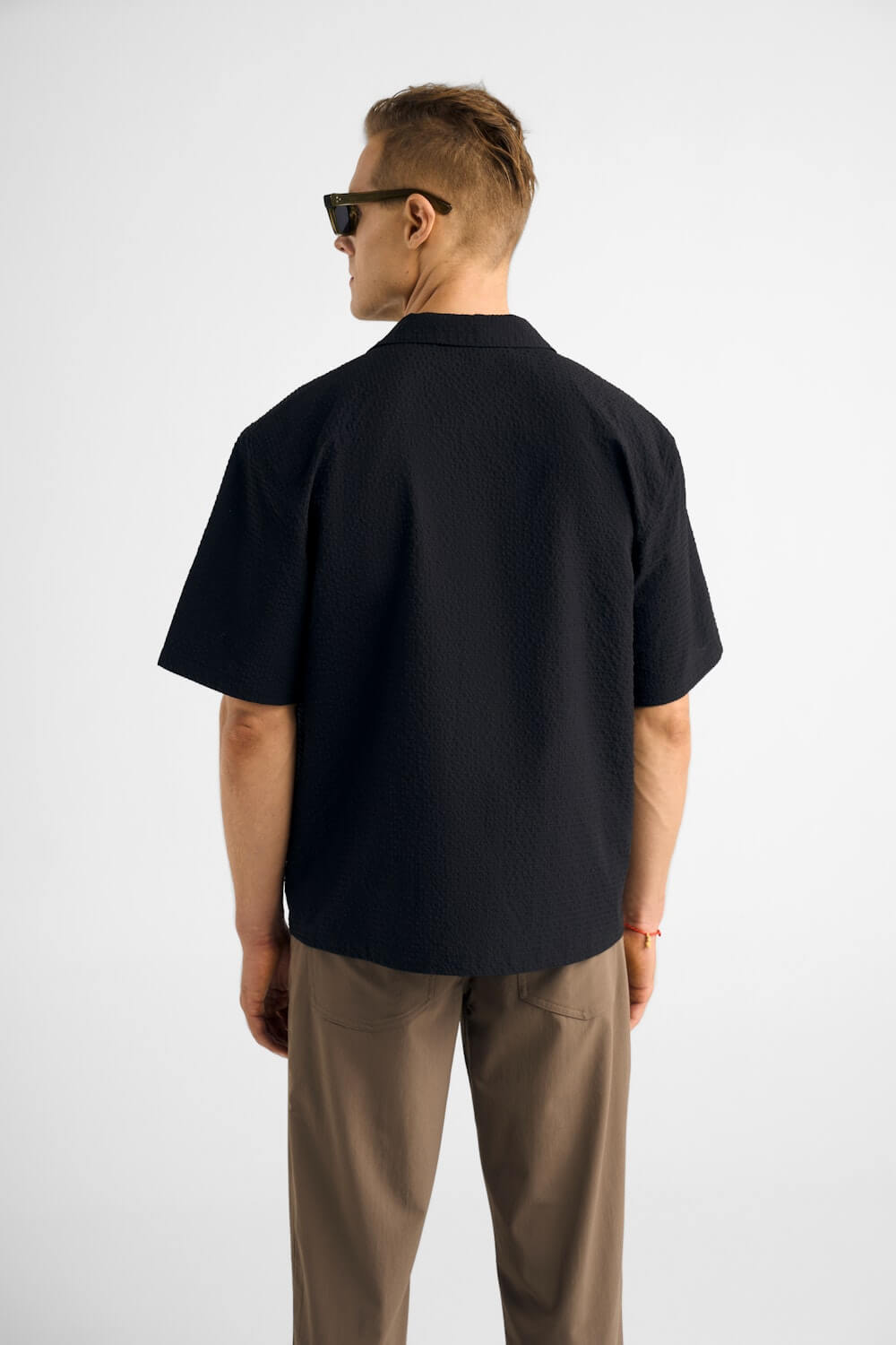 H&W:Liam is 6'1 / 175lbs wearing size L#color_black gingham