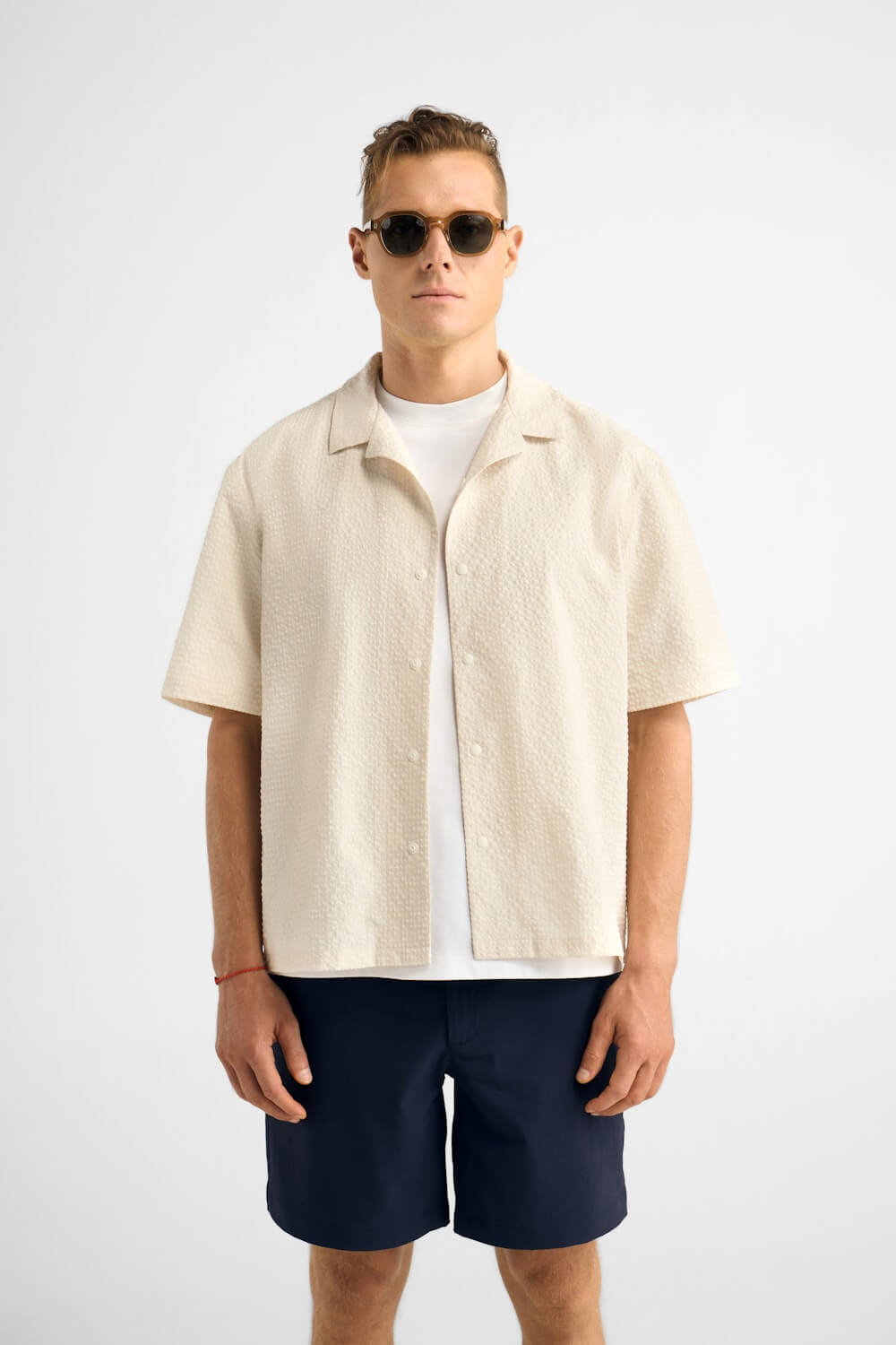 H&W:Liam is 6'1 / 175lbs wearing size L#color_oat gingham