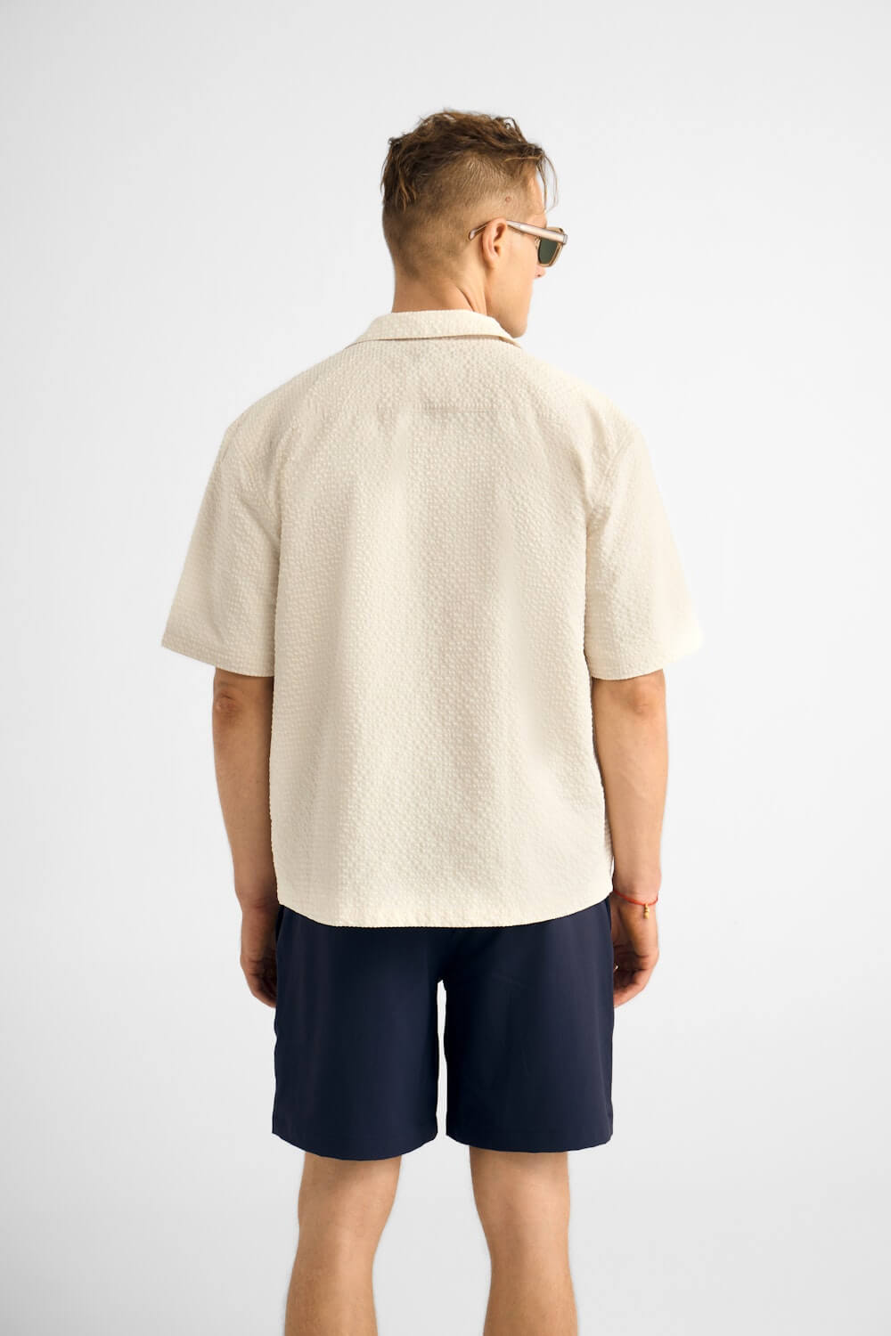 H&W:Liam is 6'1 / 175lbs wearing size L#color_oat gingham