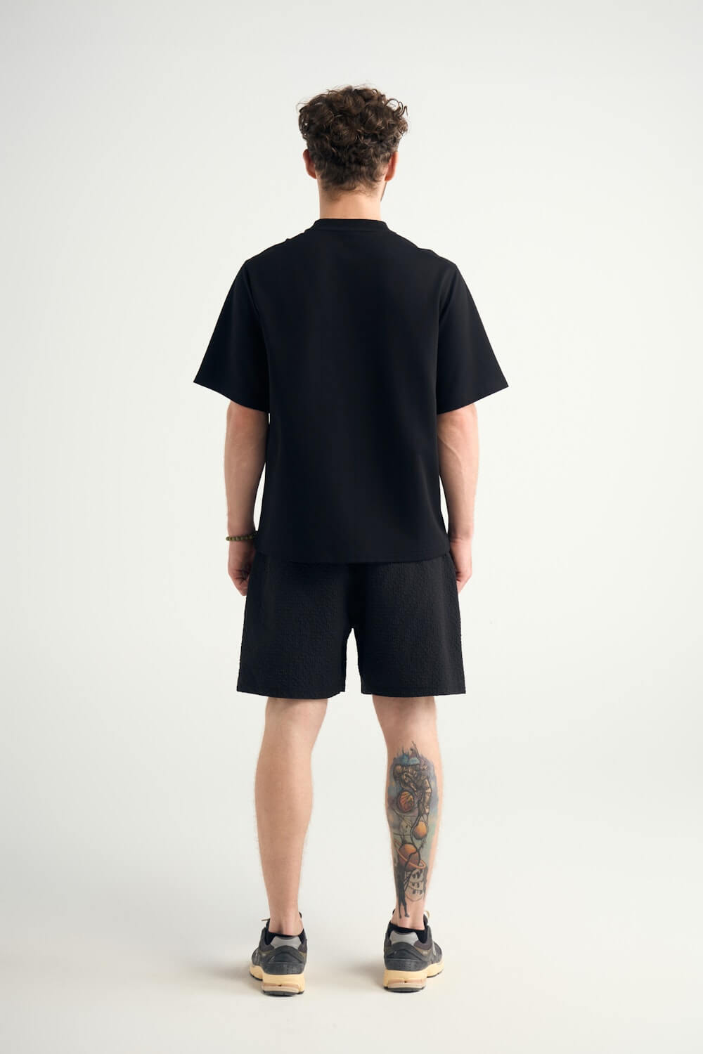 H&W:Noah is 5'11 / 165lbs wearing size M#color_black