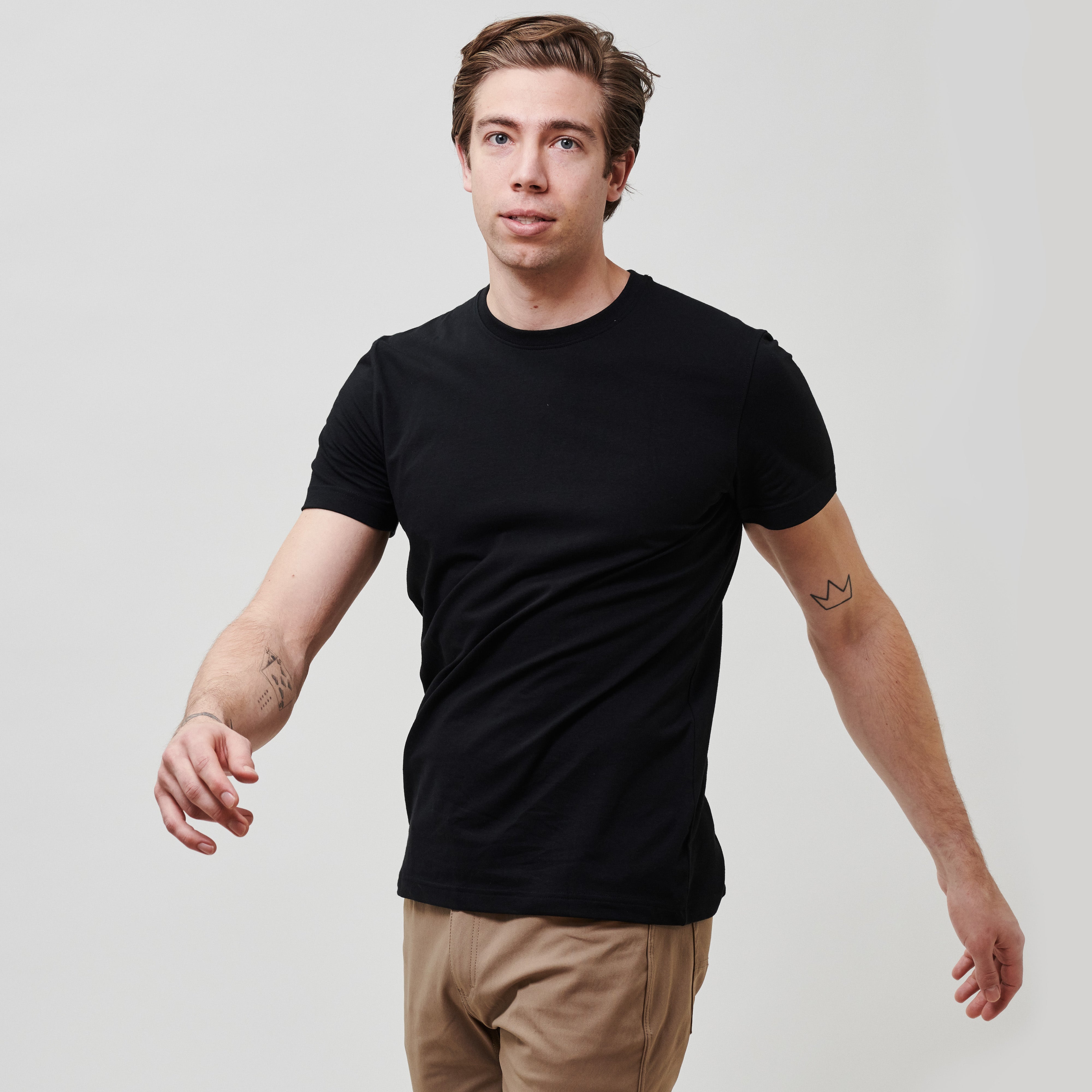 H&W: Eric is 6’1" / 165 lbs. wearing size Medium#color_white