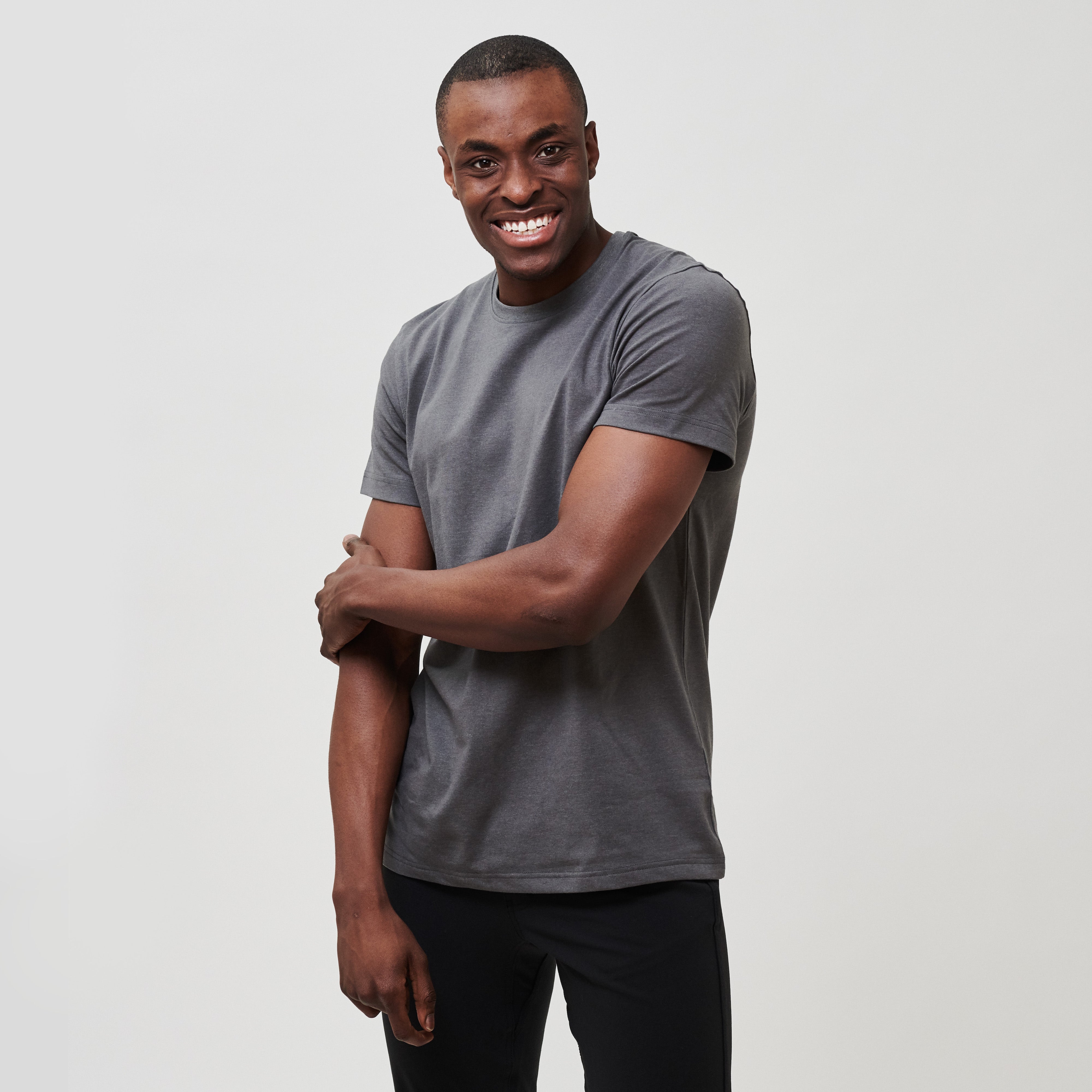 H&W: Jonathan is 6’2" / 170 lbs. wearing size Medium#color_concrete