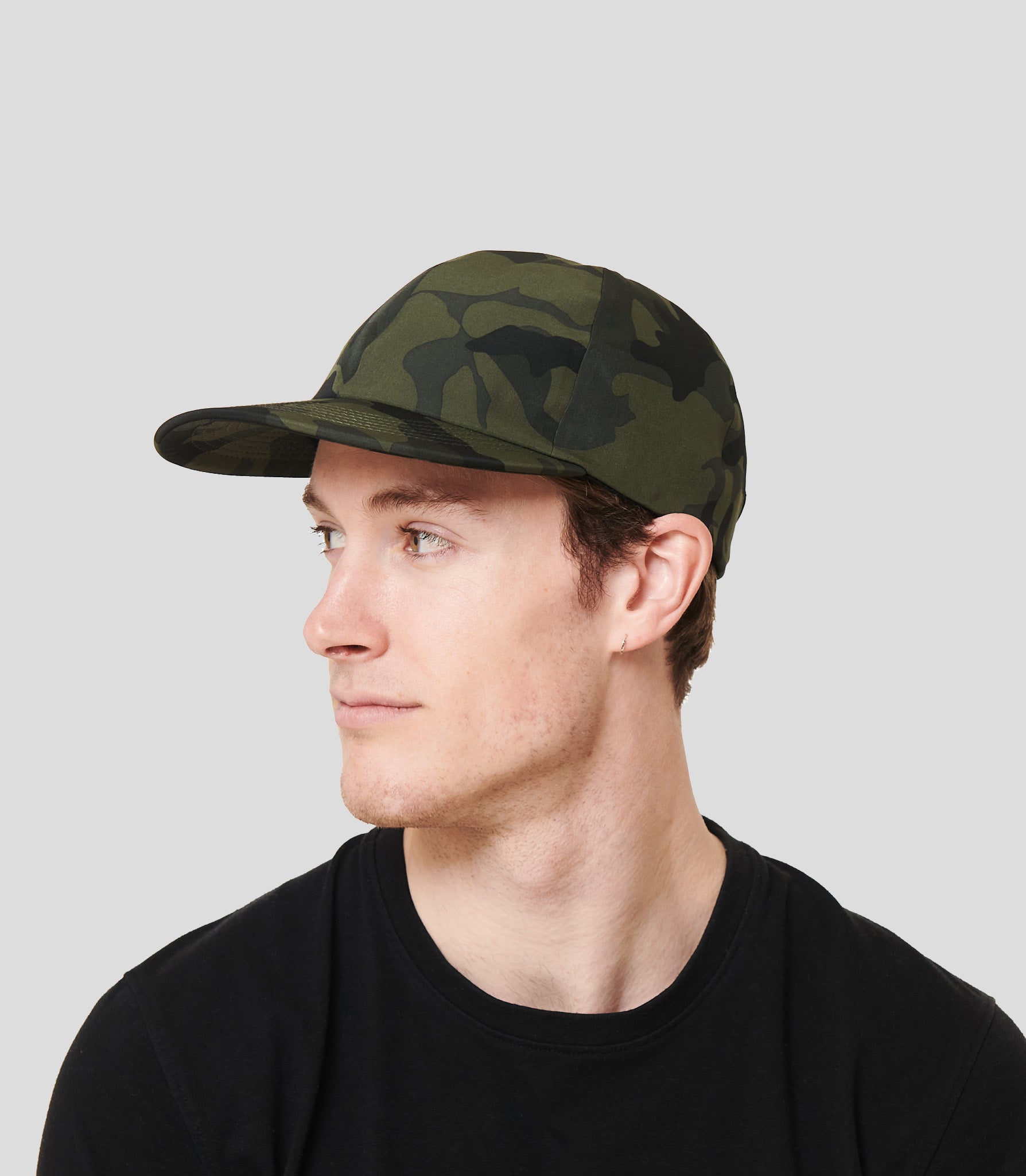 H&W: Kevin is 6’1” / 180 lbs. wearing Chamo#color_chamo