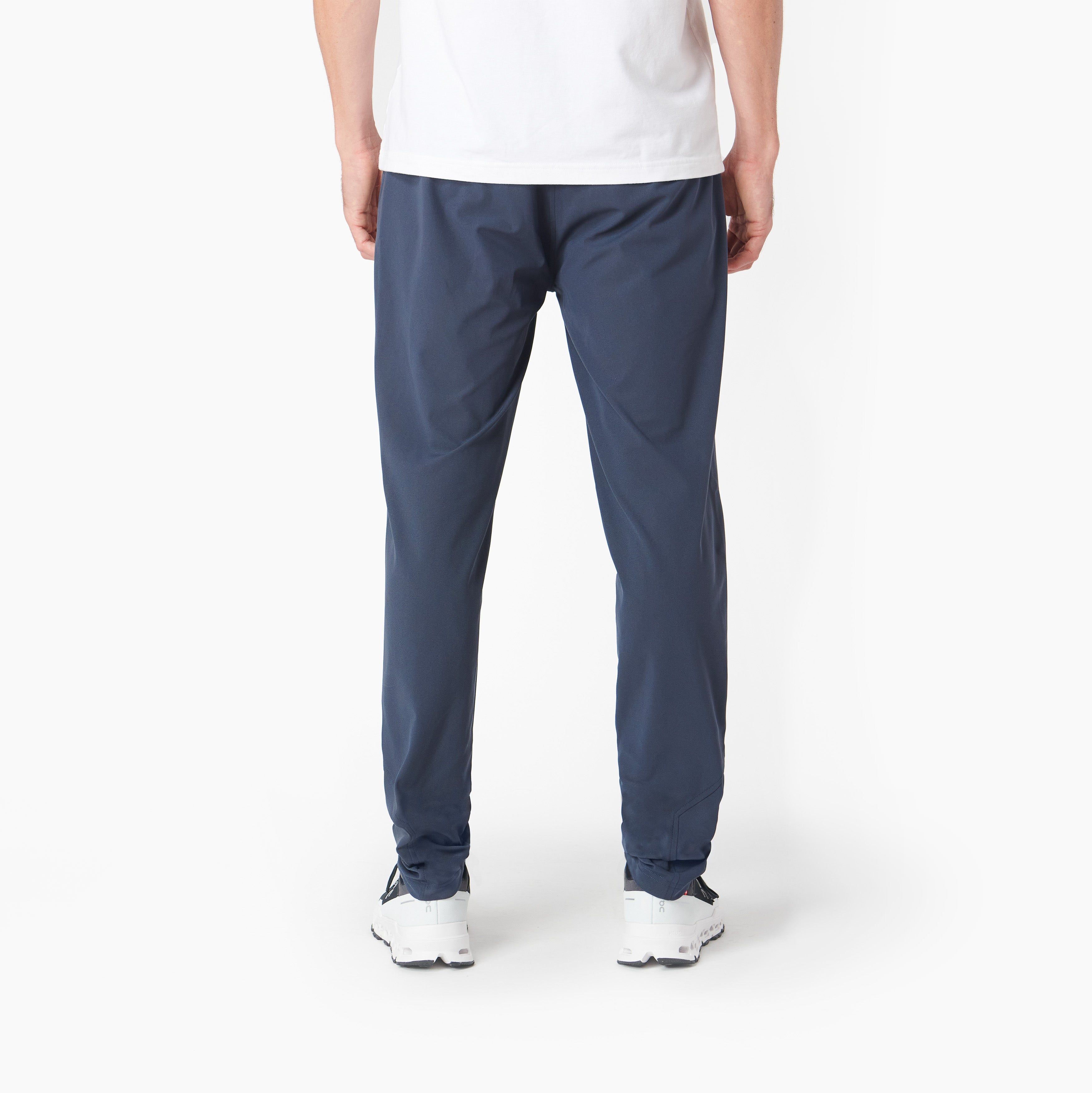 H&W: Kevin is 6’3" / 175 wearing the M/31#color_navy