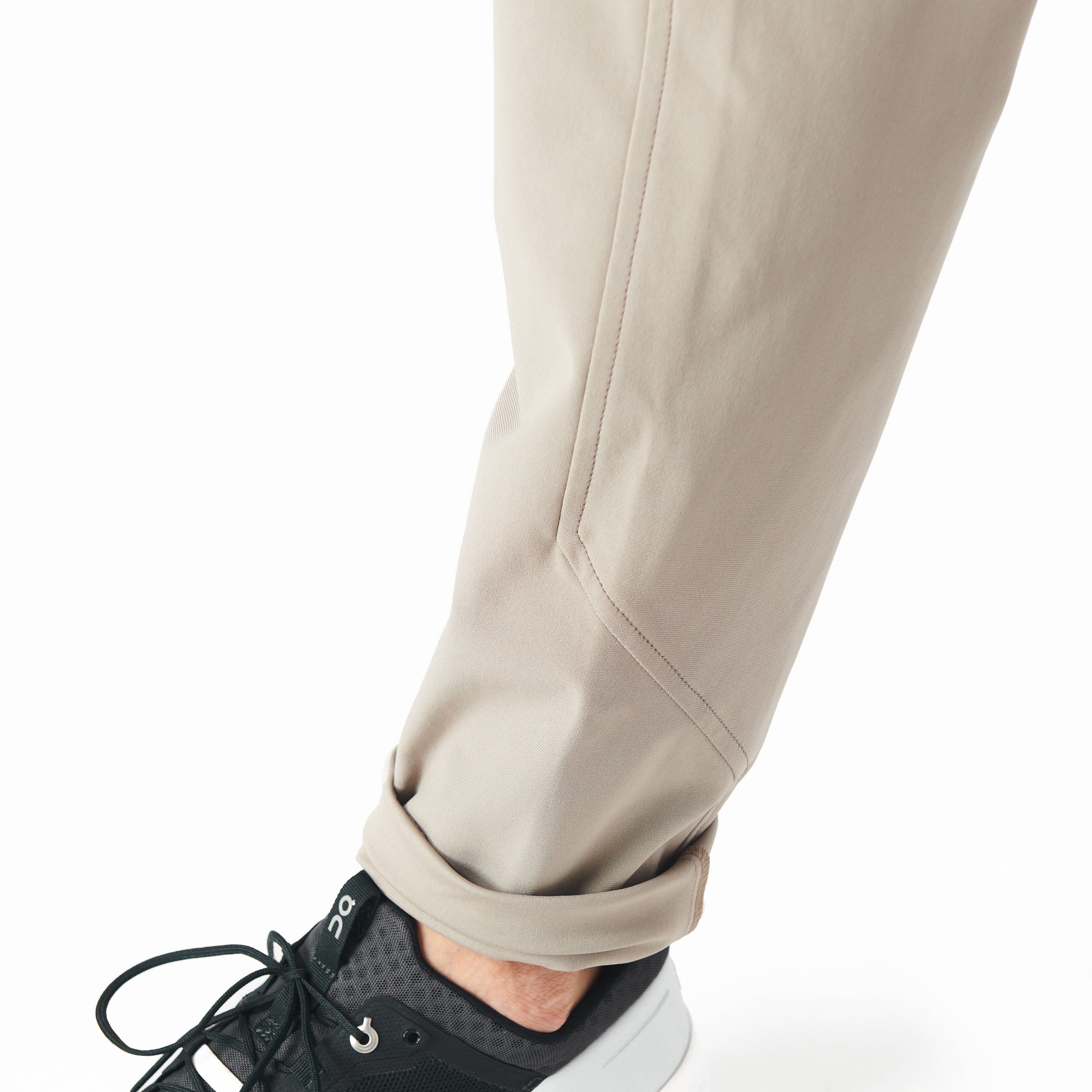 H&W: Kevin is 6’3" / 175 wearing the M/31#color_sand