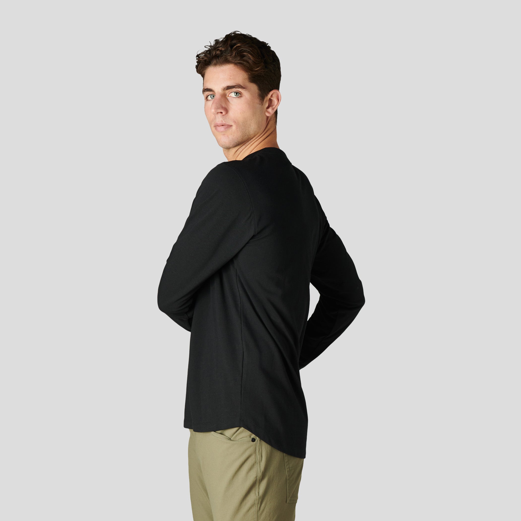 H&W: Tom is 6’ / 170 lbs. wearing size Medium#color_black