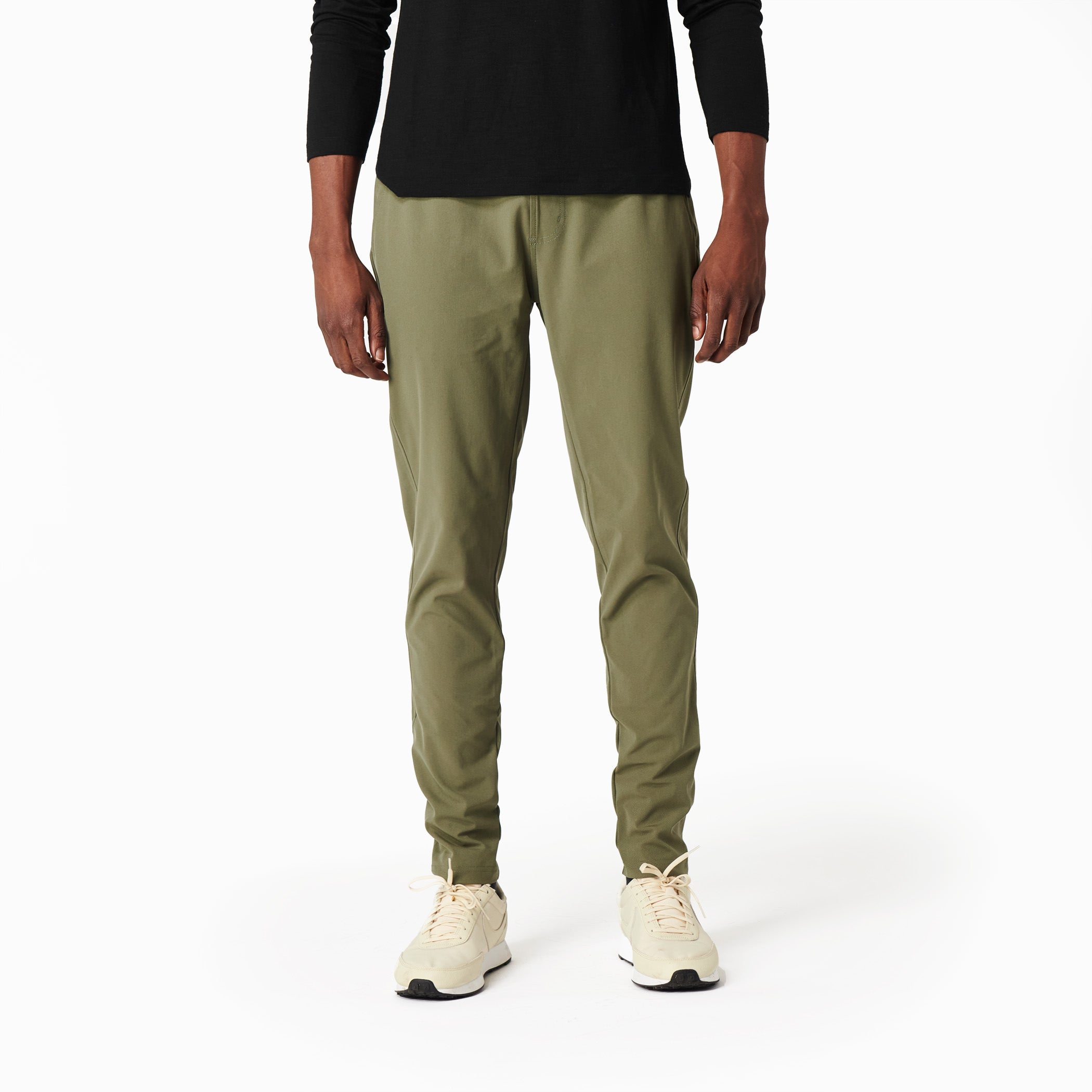 H&W: Jonathan is 6’2" / 170 lbs. wearing the M/31#color_olive
