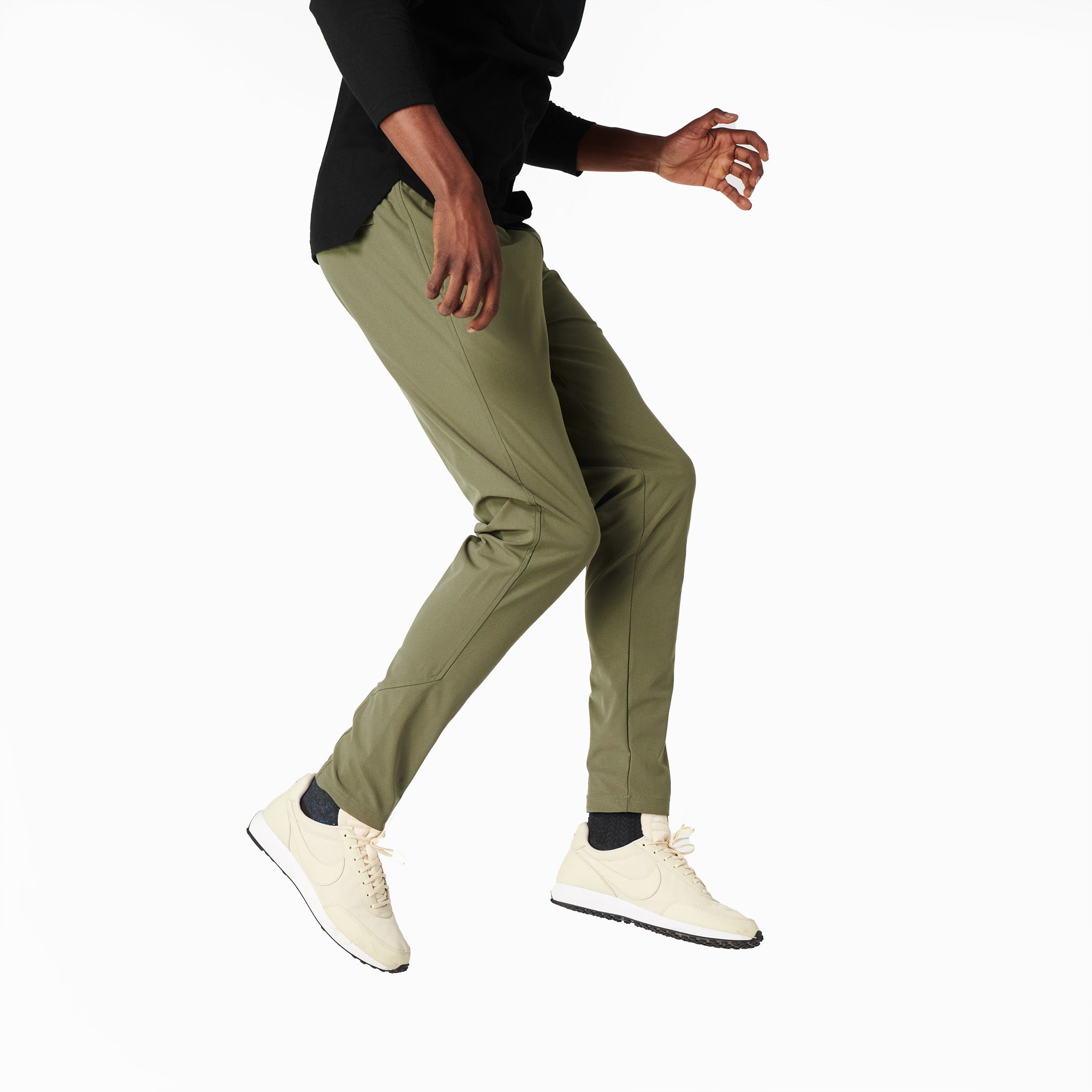 H&W: Jonathan is 6’2" / 170 lbs. wearing the M/31#color_olive
