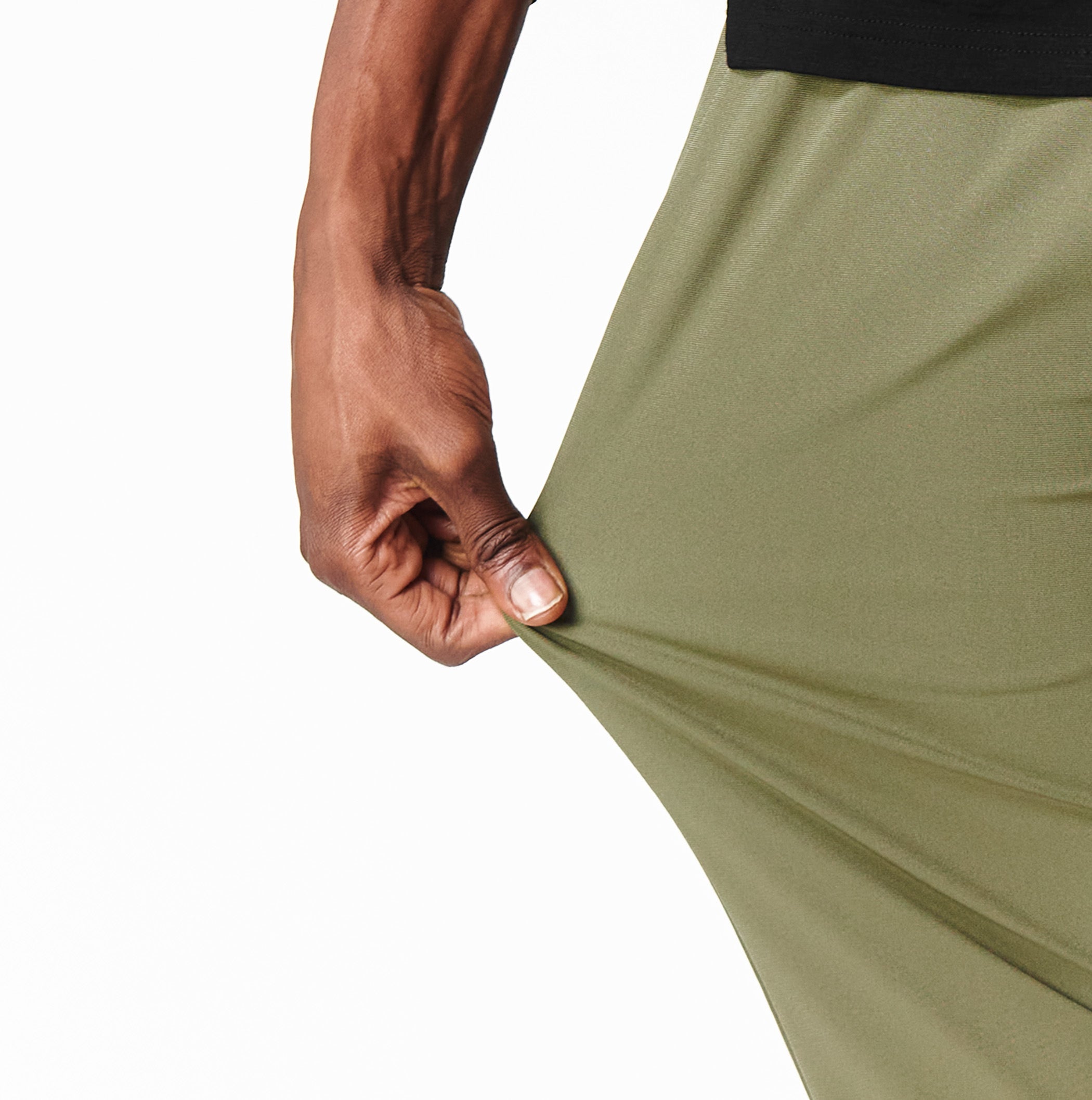 H&W: Jonathan is 6’2" / 170 lbs. wearing the M/31#color_olive