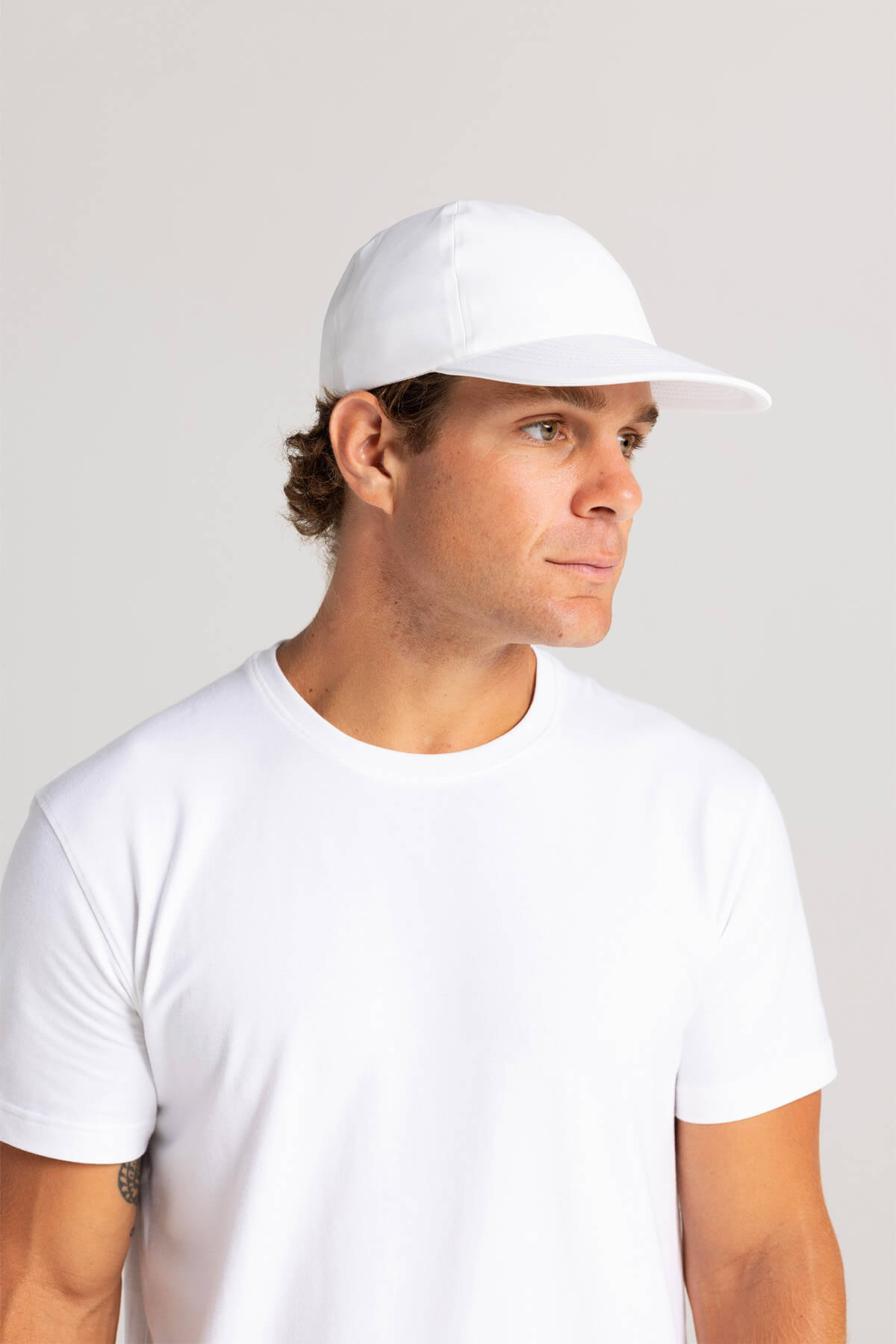 H&W: Alec is 5'11 / 175lbs. wearing White#color_white