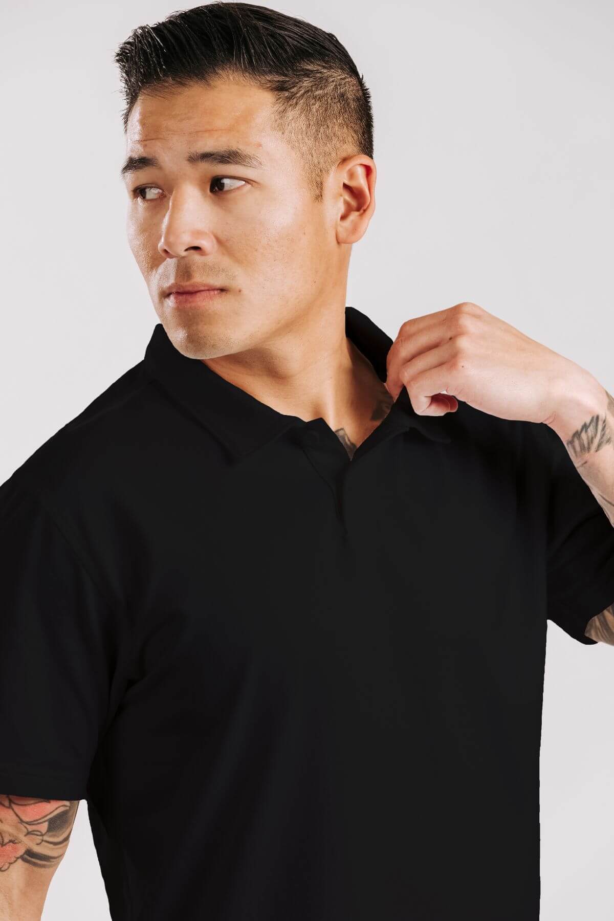 H&W: Don is 5’8" and 165 lbs is wearing size L