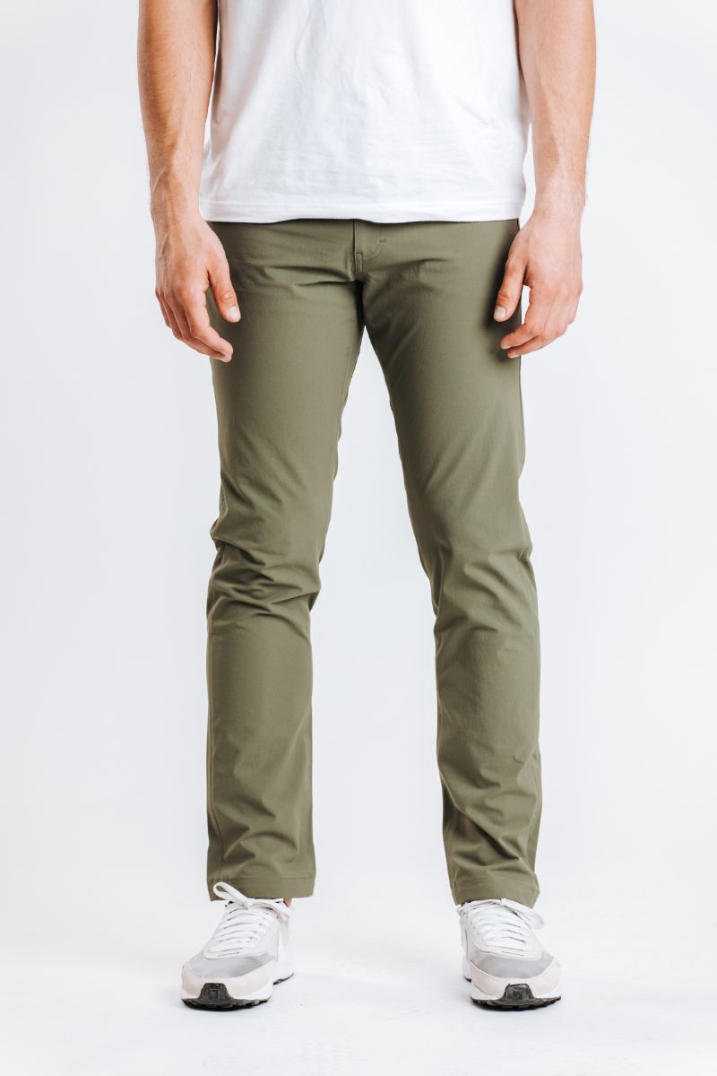 H&W:Colt is 6’3” 195 lbs wearing 32#color_olive