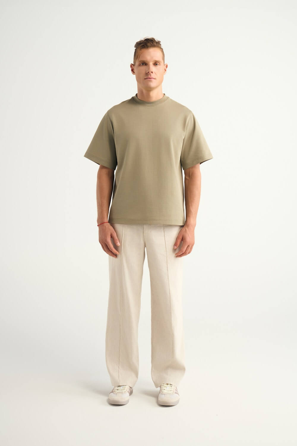 H&W:Liam is 6'1 / 175lbs wearing size  L#color_oat